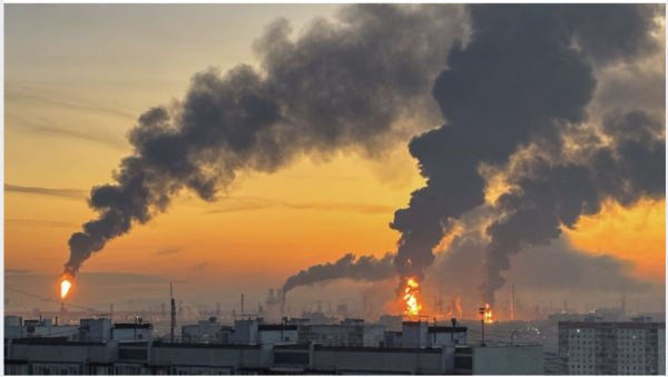Ataque Masivo de Drones Contra Moscú Deja 2 Muertos y Refinería Dañada